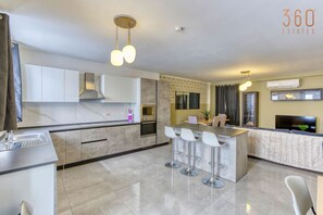 Fridge, microwave, oven, stovetop