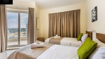 2 Schlafzimmer, Schreibtisch, Bügeleisen/Bügelbrett, Reisekinderbett