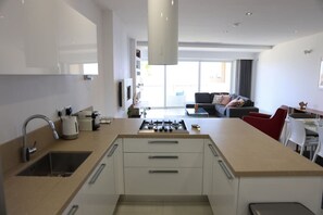 Réfrigérateur, four, plaque de cuisson, lave-vaisselle