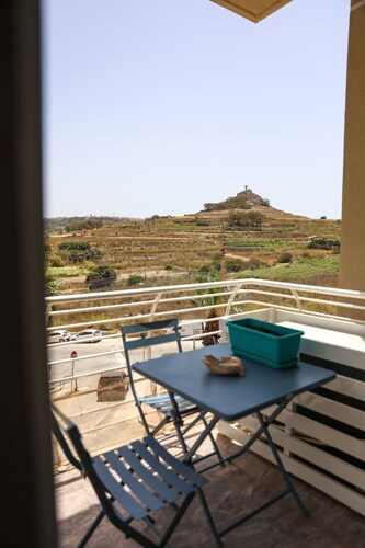 Cosy 3BR Apt with private Terrace & Wifi in Gozo