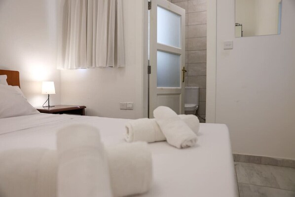 3 bedrooms, desk, iron/ironing board, WiFi