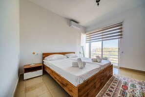 Desk, iron/ironing board, travel cot, WiFi