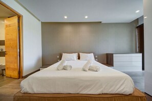 3 bedrooms, desk, iron/ironing board, travel cot