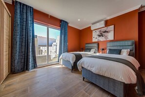 3 bedrooms, desk, iron/ironing board, travel crib