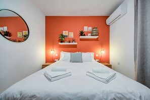 1 soveværelse, skrivebord, strygejern/strygebræt, weekendseng