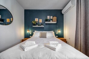 2 bedrooms, desk, iron/ironing board, WiFi