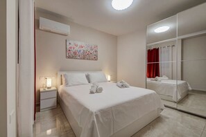 3 Schlafzimmer, Schreibtisch, Bügeleisen/Bügelbrett, Reisekinderbett