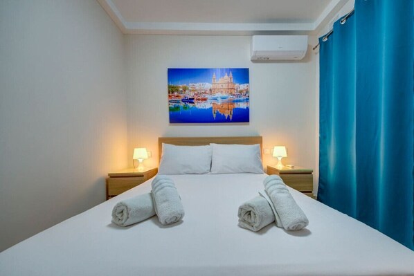 3 bedrooms, desk, iron/ironing board, travel cot