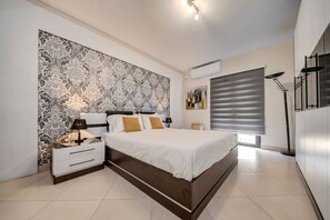 3 Schlafzimmer, Schreibtisch, Bügeleisen/Bügelbrett, Reisekinderbett