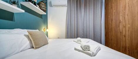 2 bedrooms, desk, iron/ironing board, travel cot