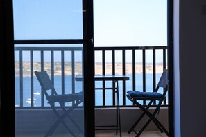 Interior - Spacious Mellieha 2BR home with Stunning Sea Views (Il-Mellieħa)