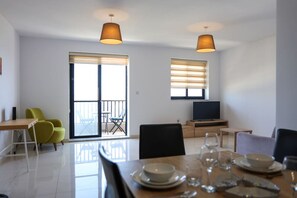 Interior - Spacious Mellieha 2BR home with Stunning Sea Views (Il-Mellieħa)