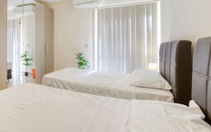 3 camere, una scrivania, ferro/asse da stiro, culla da viaggio