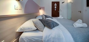 1 habitación, escritorio, tabla de planchar con plancha y wifi