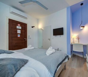 1 bedroom, desk, iron/ironing board, WiFi