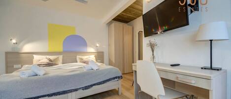 1 chambre, bureau, fer et planche à repasser, Wi-Fi