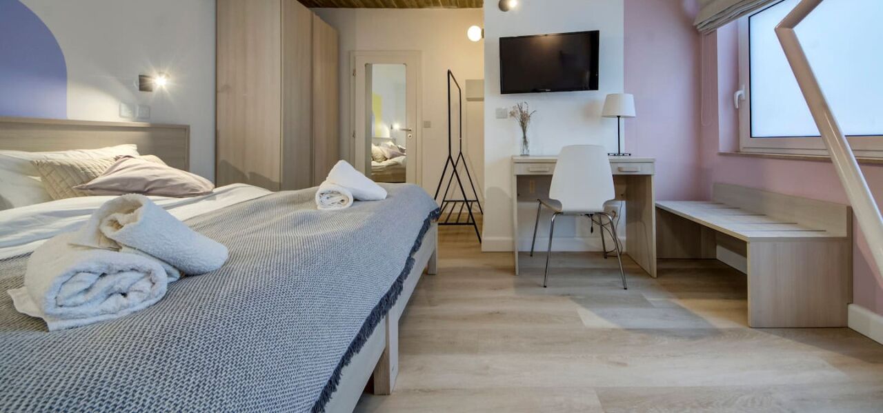 Desk, iron/ironing board, travel cot, WiFi