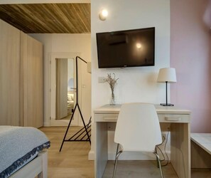 1 chambre, bureau, fer et planche à repasser, Wi-Fi