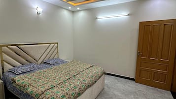 4 chambres, fer et planche à repasser, Wi-Fi, draps fournis