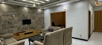 4-bedroom hotel in brilliant Islamabad with WiFi,AC,Parking etc Enjoy your stay