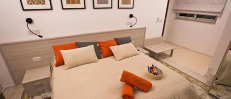 1 bedroom, desk, iron/ironing board, WiFi