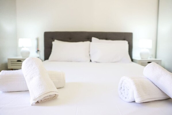 1 bedroom, desk, travel crib, WiFi