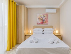 3 bedrooms, desk, iron/ironing board, WiFi