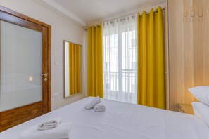 3 bedrooms, desk, iron/ironing board, WiFi