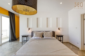 3 habitaciones, escritorio, tabla de planchar con plancha y wifi
