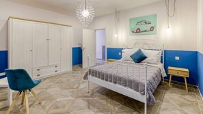 3 bedrooms, desk, iron/ironing board, WiFi