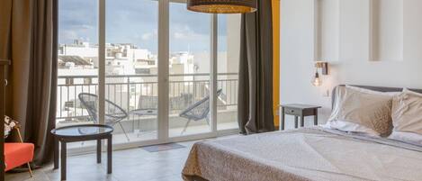 3 bedrooms, desk, iron/ironing board, WiFi