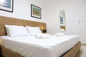 2 Schlafzimmer, Schreibtisch, Bügeleisen/Bügelbrett, WLAN