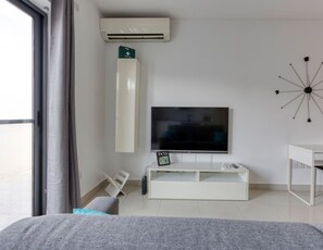 Desk, iron/ironing board, travel cot, WiFi