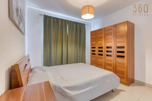 1 chambre, bureau, fer et planche à repasser, Wi-Fi