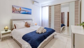 3 bedrooms, desk, iron/ironing board, WiFi - Spacious 3BR home with Private Terrace & WIFI (Ħaż-Żabbar)