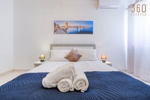 3 bedrooms, desk, iron/ironing board, WiFi