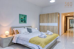 3 bedrooms, desk, iron/ironing board, WiFi
