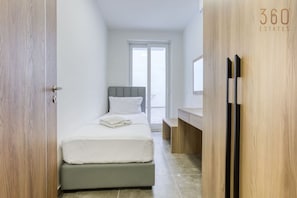 2 Schlafzimmer, Schreibtisch, Bügeleisen/Bügelbrett, WLAN