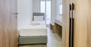 2 habitaciones, escritorio, tabla de planchar con plancha y wifi