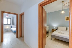 3 Schlafzimmer, Schreibtisch, Bügeleisen/Bügelbrett, WLAN