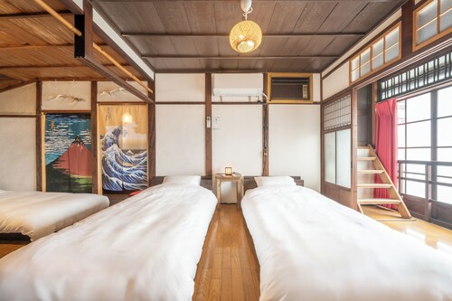 Fully rented traditional Japanese house/200㎡/12ppl/2parking spaces/near the Sta.