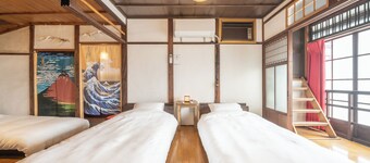 Fully rented traditional Japanese house/200㎡/12ppl/2parking spaces/near the Sta.