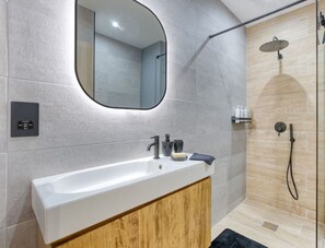 Free toiletries, hair dryer, towels, toilet paper - Stylish & Authentic 1BR with Terrace in Sliema (Tas-Sliema)