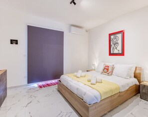 1 bedroom, desk, iron/ironing board, WiFi