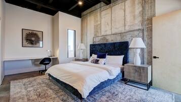 2 多间卧室、熨斗/熨衣板、上网接入、床单