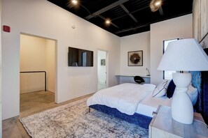 2 bedrooms, iron/ironing board, internet, bed sheets