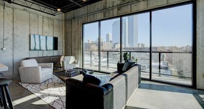 Rooftop Access. Downtown Views. Wi-fi. Pets OK!