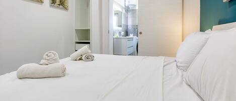 2 dormitoris, escriptori, planxa i posts de planxar i wifi