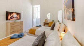 2 bedrooms, desk, iron/ironing board, WiFi