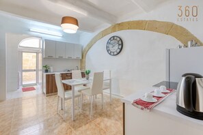 Refrigerador, horno, placa de cocina, tostadora